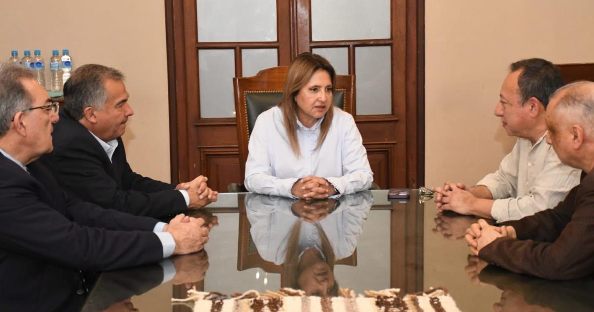 La intendente Fuentes recibioacute en el saloacuten de acuerdos a referentes de los Derechos Humanos