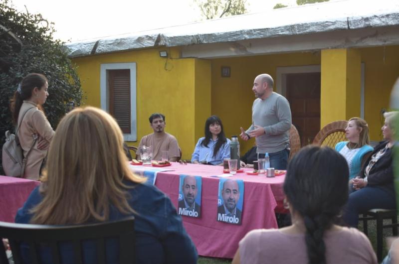 Mirolo se reunioacute con vecinos y juntas vecinales de barrio Centenario para escuchar sus principales demandas