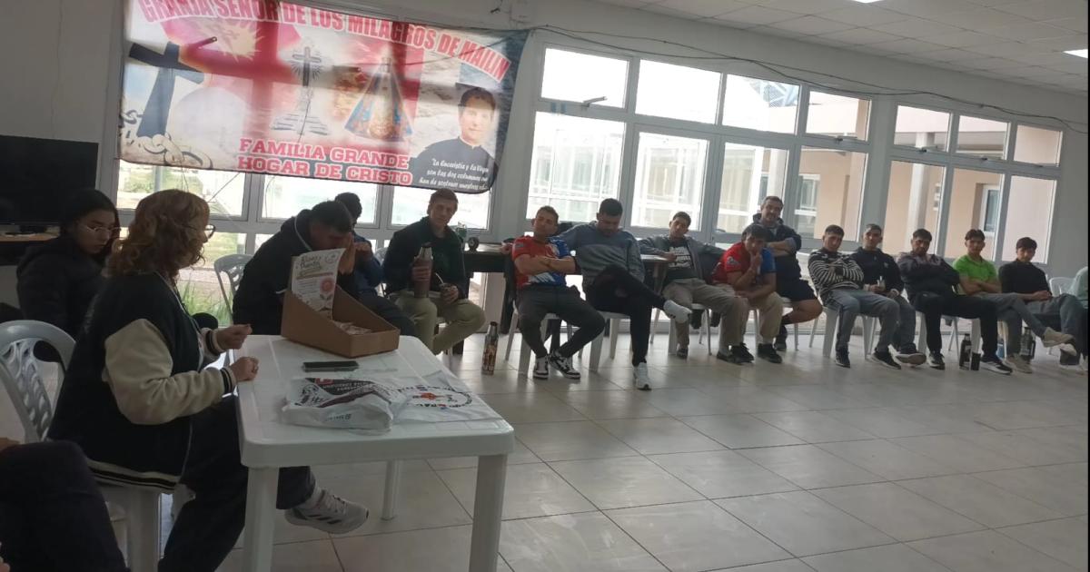 Los joacutevenes del Hogar de Cristo trabajan en el valor de la solidaridad y la contencioacuten