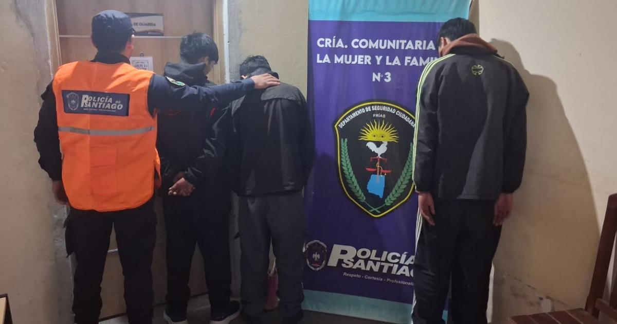 Cinco joacutevenes fueron detenidos tras amenazar con un cuchillo a una mujer y agredir a un grupo de amigos