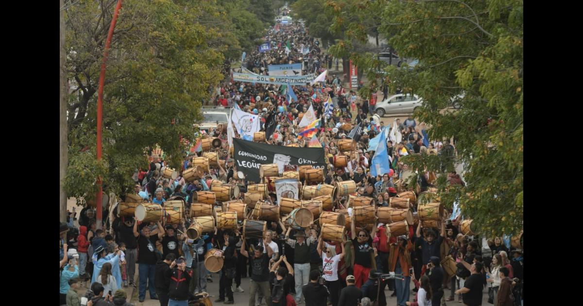 Maacutes de 6600 corazones latieron en la 24ordf Marcha de los Bombos