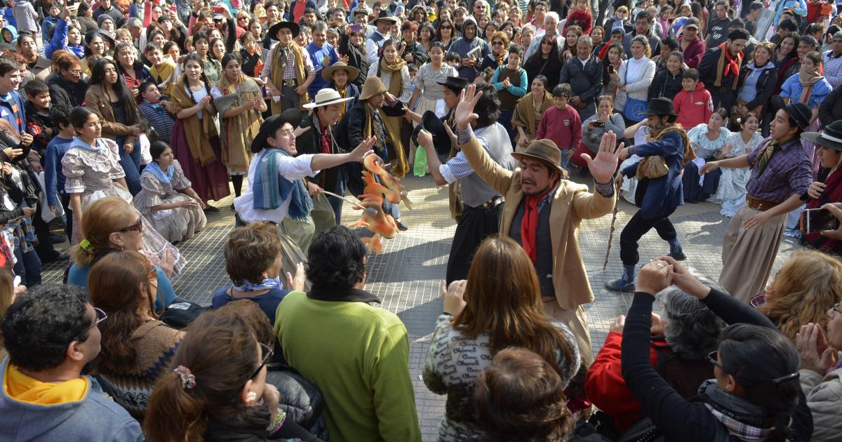 Accioacuten Urbana Teatral- 700 artistas en escena