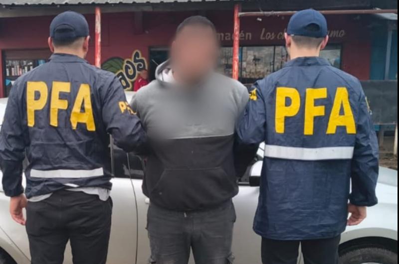 Un depravado le regalaba caramelos a nintildeos y luego los abusaba sexualmente 