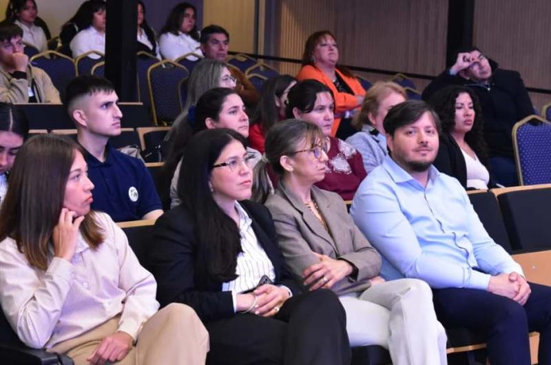 Se desarrolloacute la 1ordf Jornada Provincial de Geografiacutea y un emotivo homenaje cultural en Fernaacutendez