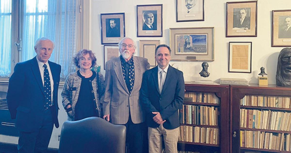 Carlos Virgilio Zurita un santiaguentildeo en la Academia de Letras