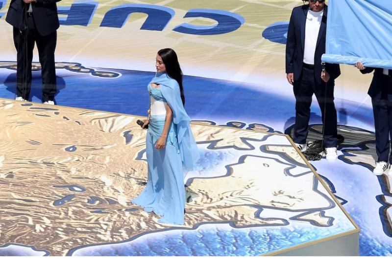 El look de Mariacutea Becerra que se roboacute todas las miradas antes de la final del Mundial