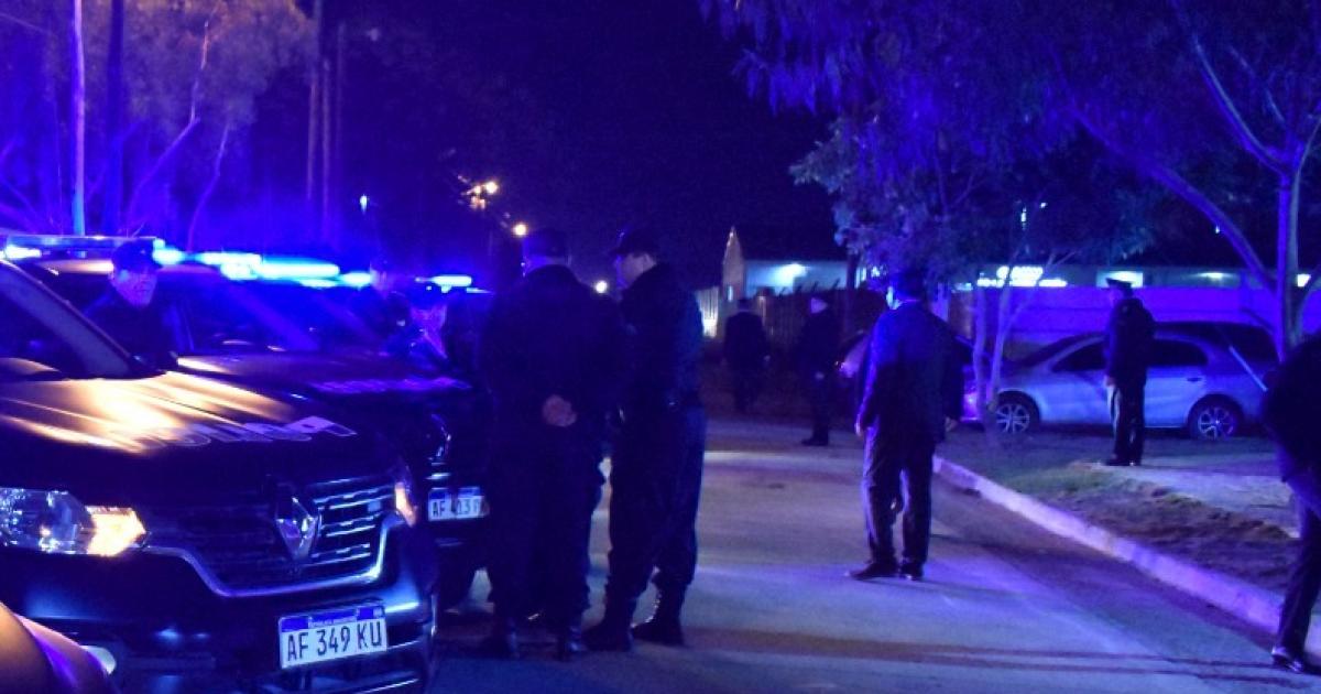 Abrioacute la puerta de remiacutes en marcha para evitar que su pareja la golpeara