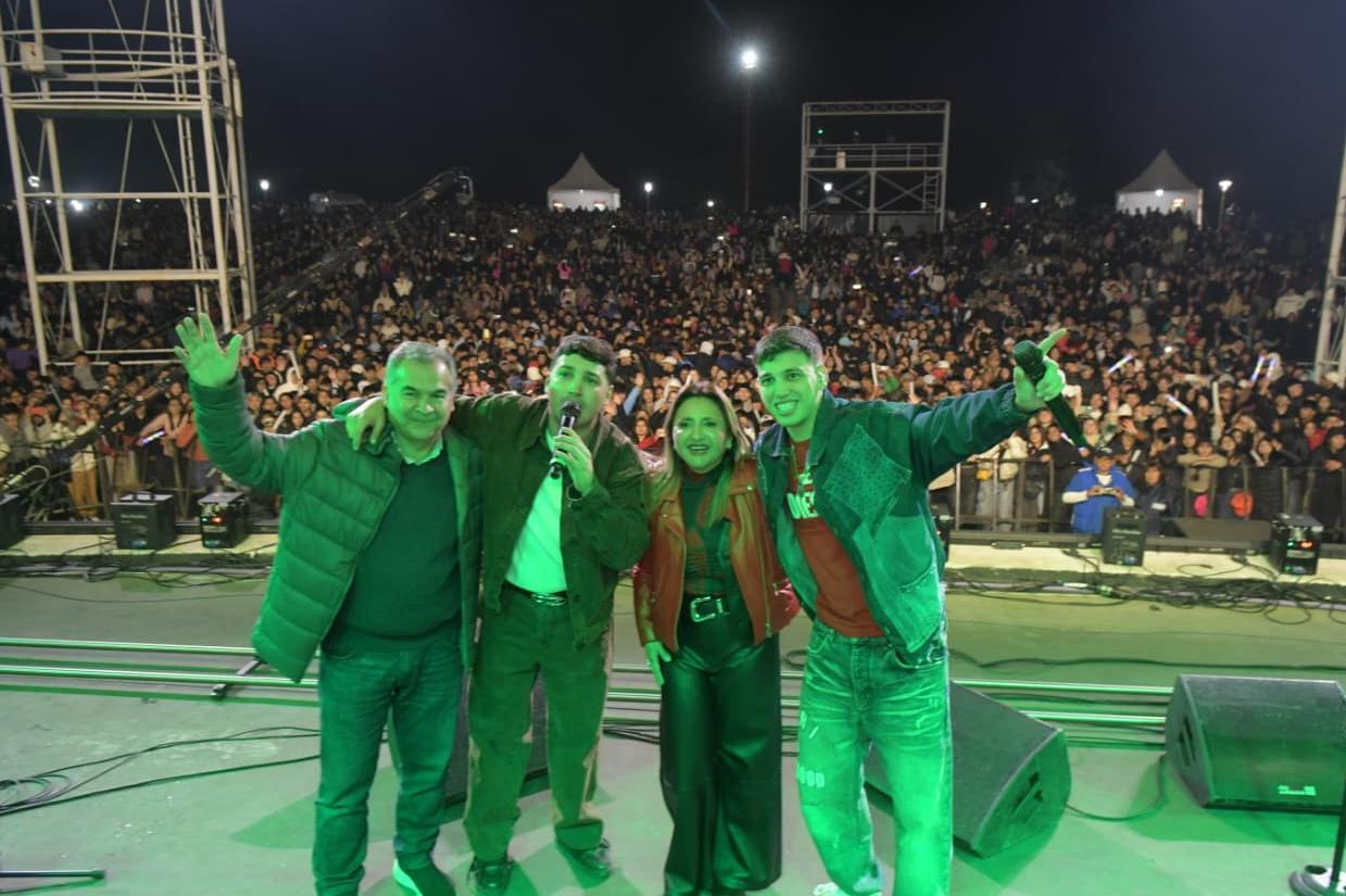 Una multitud celebró el Día del Amigo en el Festival de Plaza Añoranzas