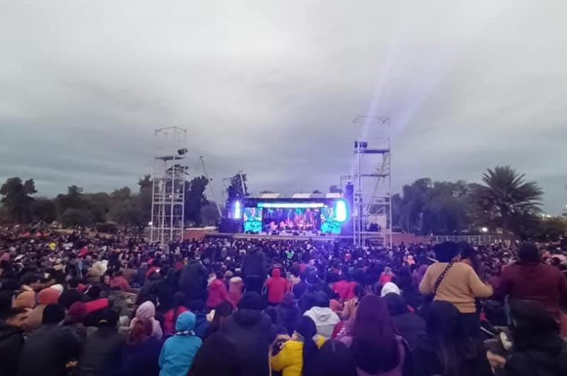 Gran festival por el Diacutea del Amigo en la Plaza Antildeoranzas- entrada libre y destacada cartelera