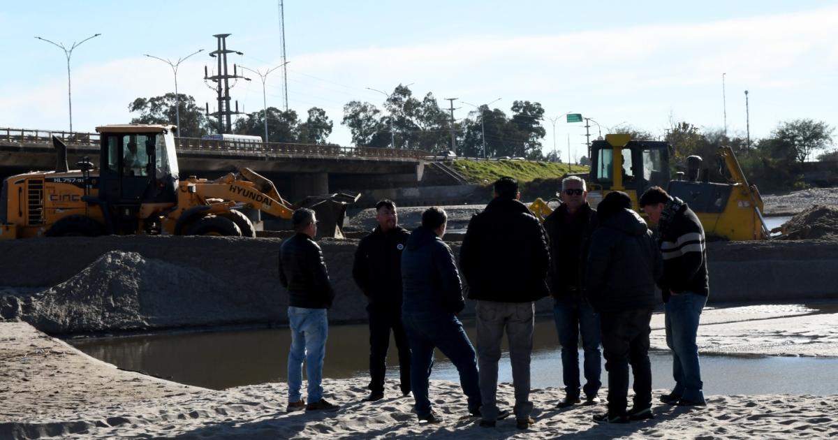 El Gobierno Provincial avanza con el plan de reparacioacuten reconstruccioacuten y construccioacuten de defensas hiacutedricas en todo el territorio santiaguentildeo