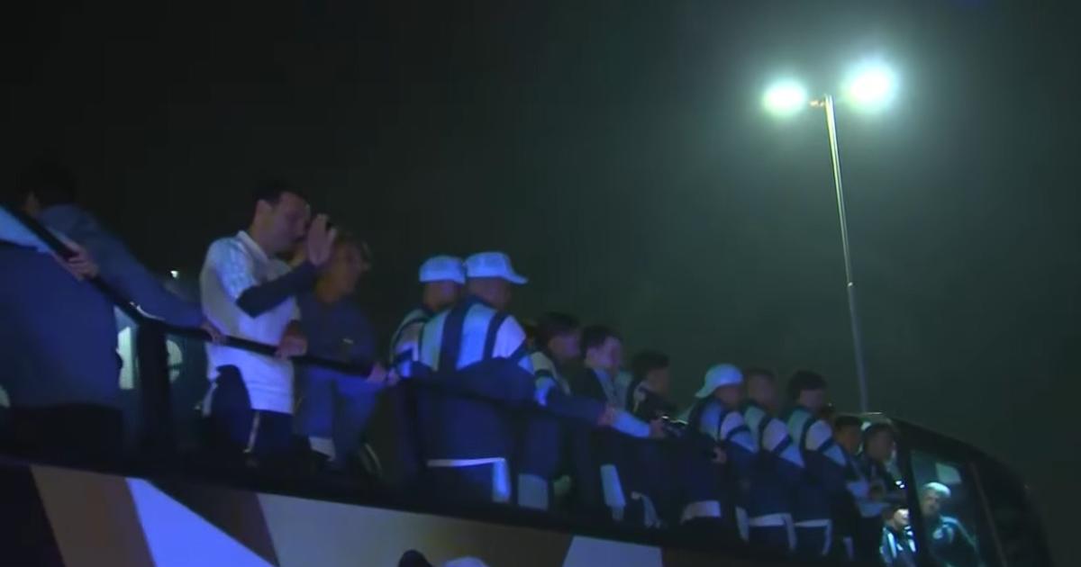 Sin Messi la Seleccioacuten Argentina llegoacute al paiacutes y fue recibida por una multitud en el predio de la AFA