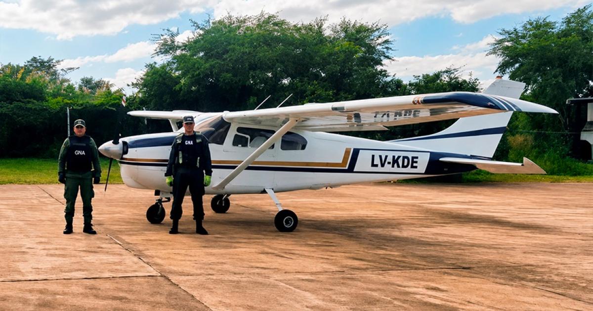 ENCRUCIJADA- En los celulares de los bolivianos la Justicia halló comunicaciones confusas- desconocidos les ofrecían -en venta- otras avionetas