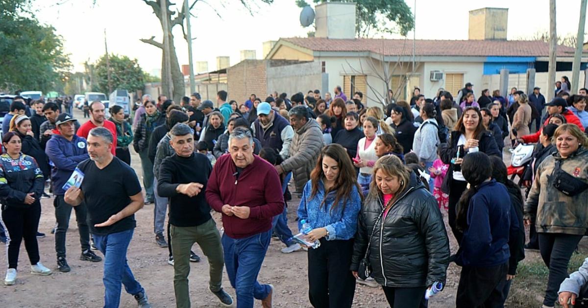 Nediani recorrioacute el barrio 25 de Mayo 540 Viviendas y dialogoacute con los vecinos