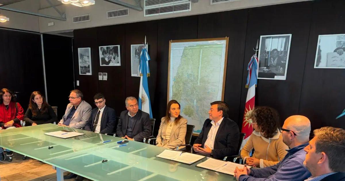El Ministerio de Educacioacuten fortalece viacutenculos para impulsar la innovacioacuten y el desarrollo tecnoloacutegico