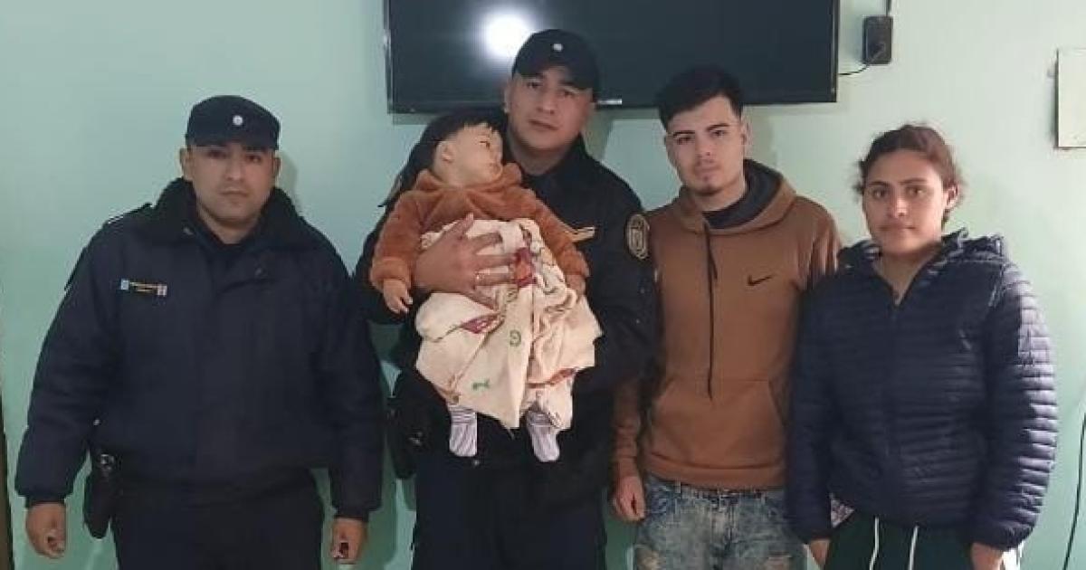 Llegoacute con su bebeacute asfixiado a una comisariacutea y los policiacuteas lograron reanimarlo
