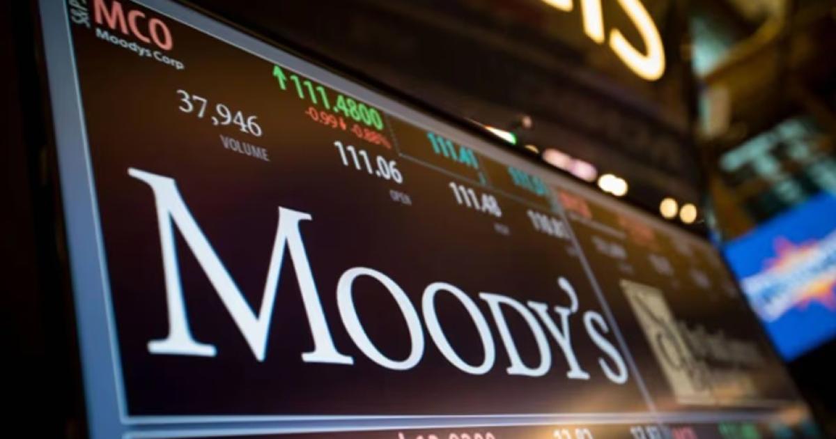 El riesgo paiacutes perfora los 410 puntos y se acerca a los 400 tras la mejora de calificacioacuten de Moodys
