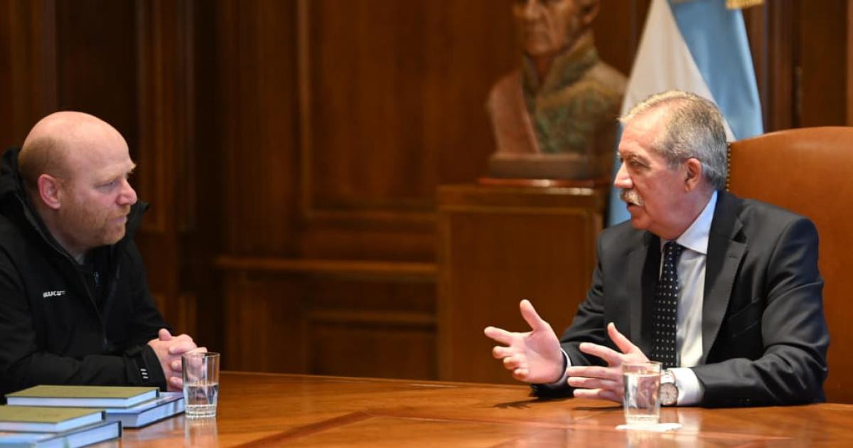 El gobernador Eliacuteas Suaacuterez recibioacute la visita protocolar del intendente de Mar Chiquita