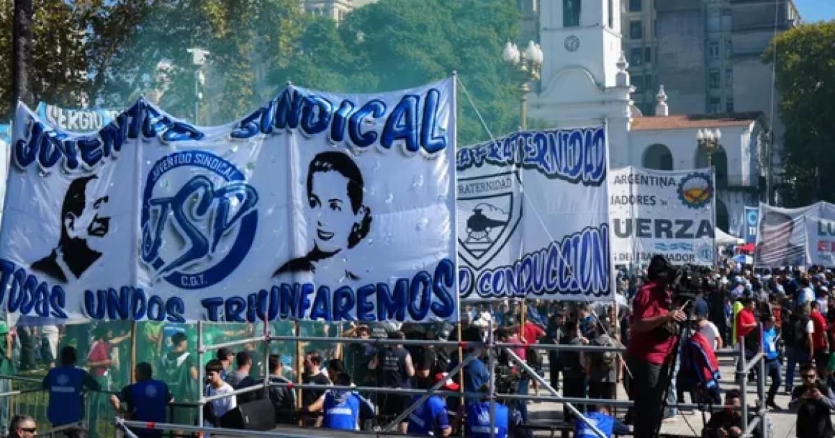 La CGT las CTA y movimientos sociales vuelven a marchar al Congreso contra las poliacuteticas de Milei