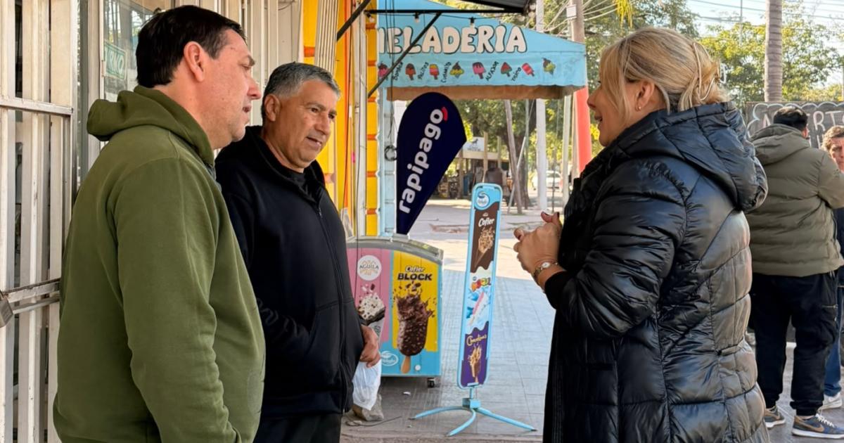 Natalia Neme recorrioacute el barrio Mosconi ante los reclamos de vecinos que alertan por inseguridad vial falta de servicios y abandono del canal 