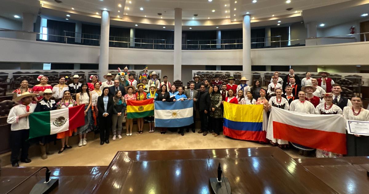 Silva Neder- El ser santiaguentildeo es una construccioacuten permanente que vive en nuestra cultura