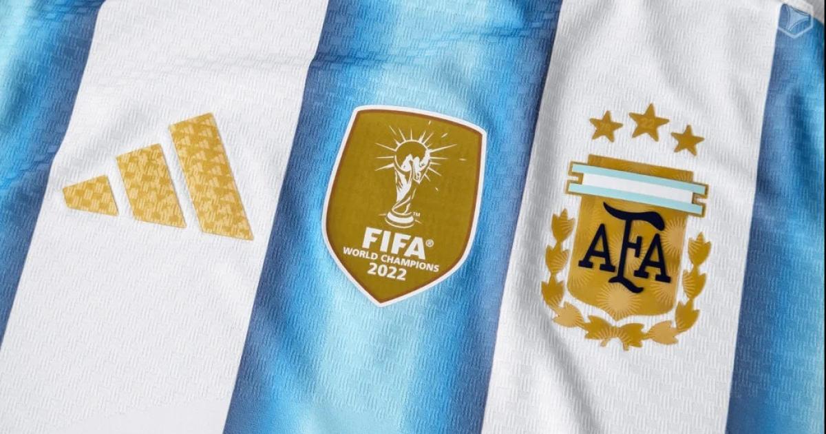 La Seleccioacuten Argentina cambia los parches de su camiseta tras el subcampeonato en el Mundial 2026