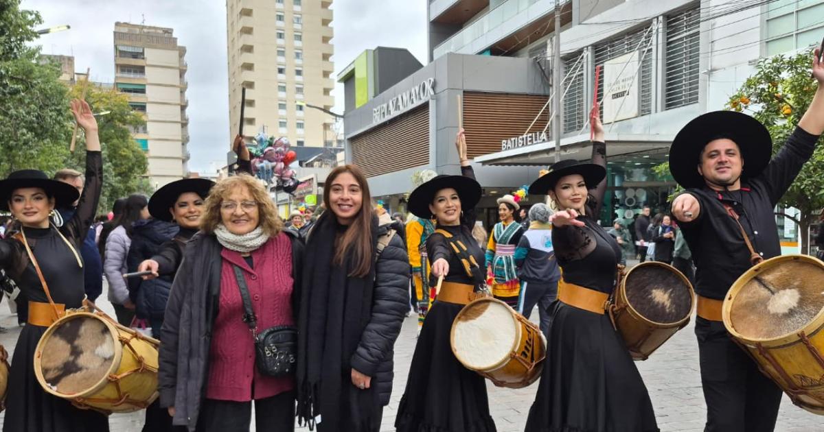 FOTOS Con presencia de 1000 actores comenzoacute la Accioacuten Teatral Urbana en el centro santiaguentildeo