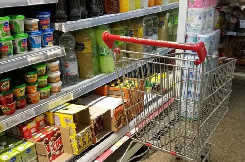 El consumo masivo volvioacute a caer en junio- la baja acumulada en el primer semestre fue de casi 3-en-porciento-