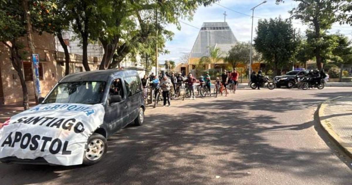 La parroquia Santiago Apoacutestol realizoacute con eacutexito una bicicleteada