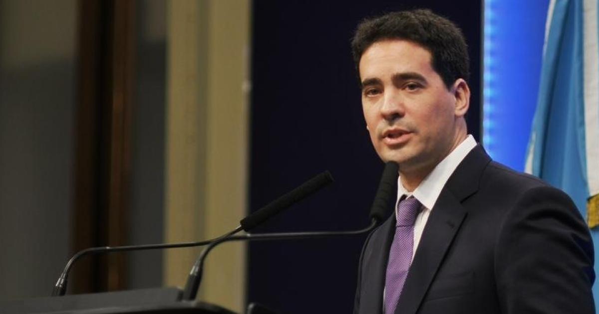El vocero presidencial proyectoacute un doacutelar de hasta 1800 y defendioacute el plan econoacutemico