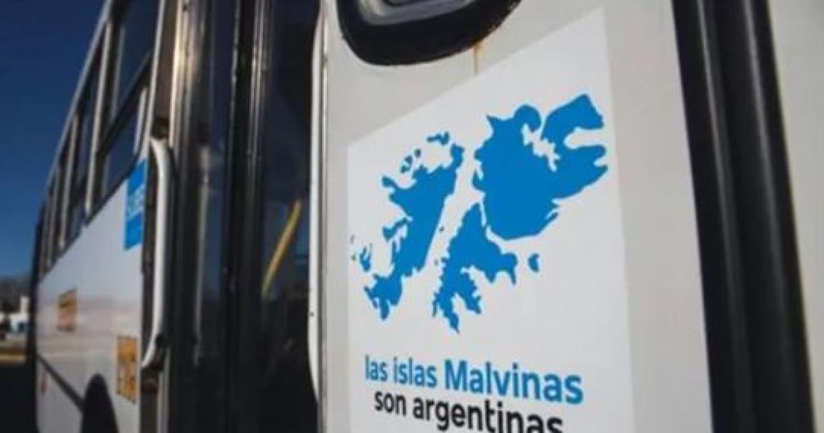 El Gobierno negoacute haber ordenado retirar los carteles de Malvinas del transporte puacuteblico