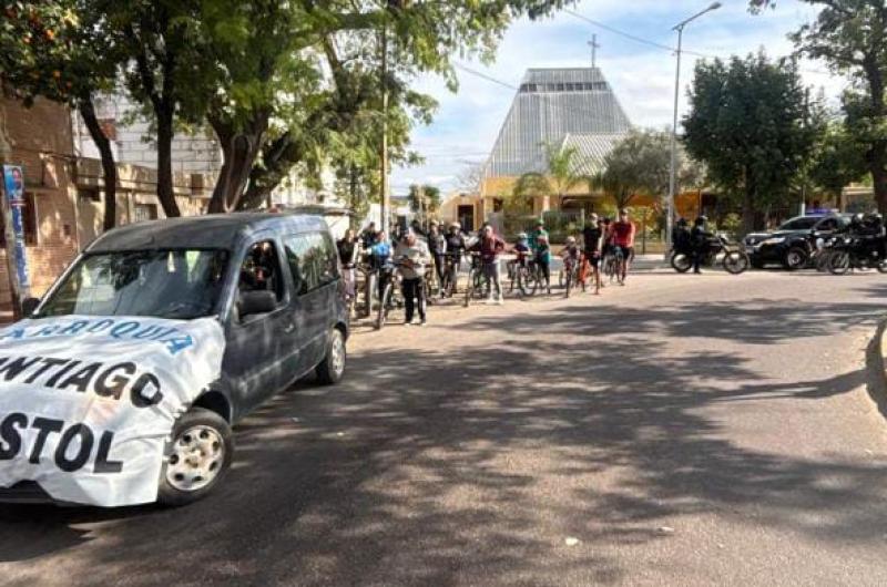 La parroquia Santiago Apoacutestol realizoacute con eacutexito una bicicleteada