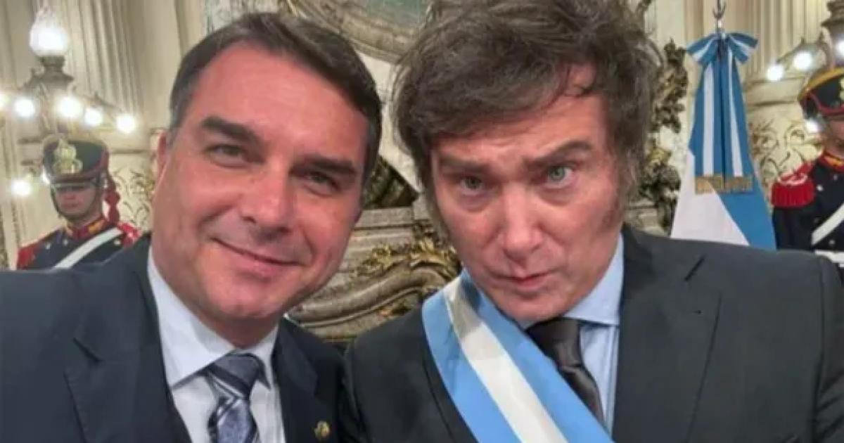 Javier Milei inicia su gira por Brasil para manifestar su apoyo al hijo de Jair Bolsonaro