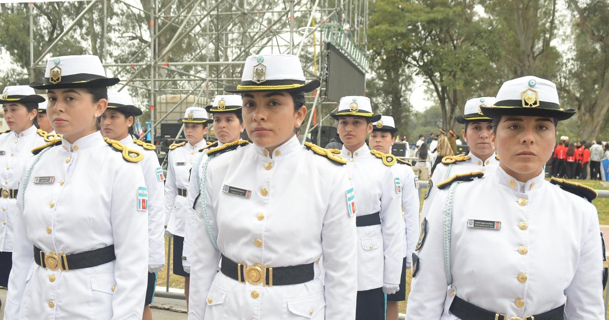 DESFILE CIacuteVICO MILITAR POR LOS 473 ANtildeOS