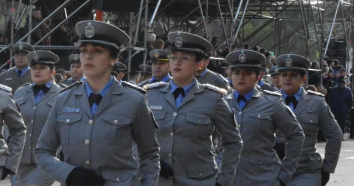 FOTOS Las mejores postales del gran desfile ciacutevico-militar por los 473 antildeos de Santiago del Estero