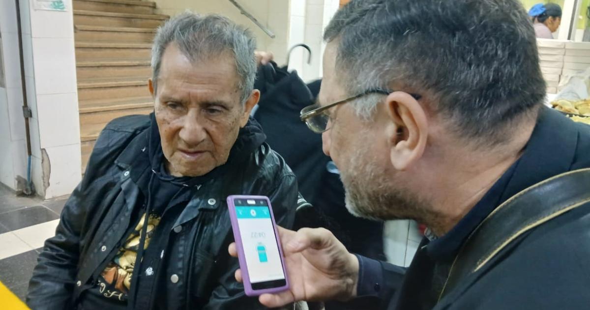 Cuti Carabajal revive las joyas del folclore en Confiteriacutea Casinos del Sol