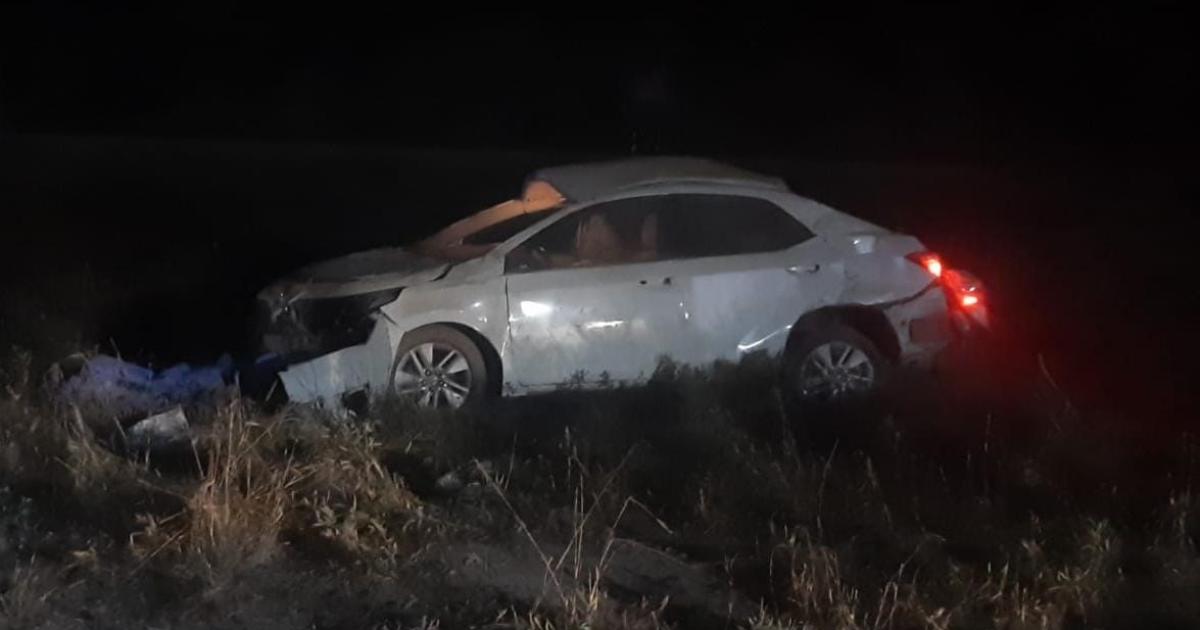 MUERTE EN LA RUTA 9- El Toyota Corolla se salió del pavimento fue a la banquina volcó y se estrelló contra un rbol Llora toda Loreto