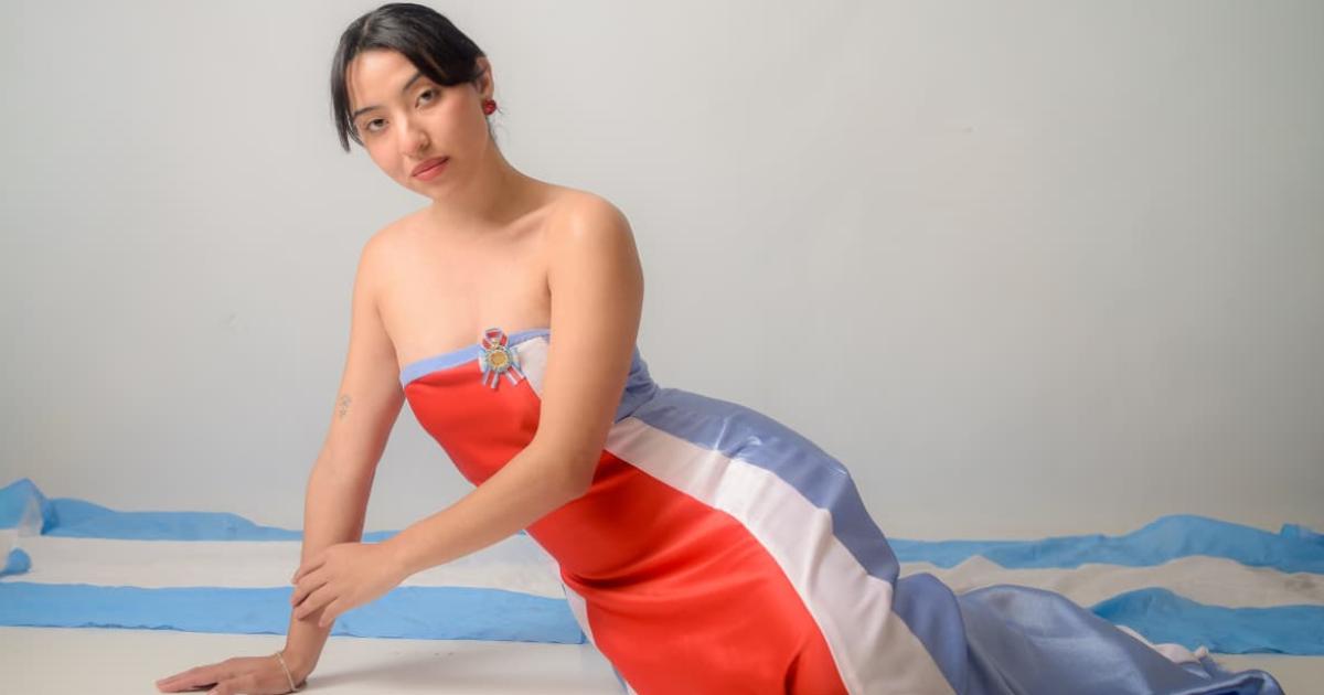 El vestido que usoacute una soberana santiaguentildea es el mejor a nivel nacional