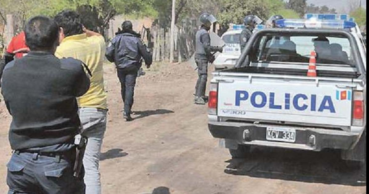 Investigan una causa por supuesta usurpacioacuten de terrenos entre El Zanjoacuten y Maco