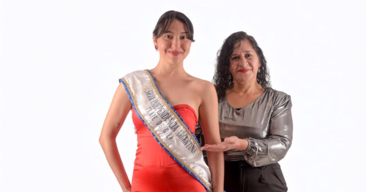 El vestido que usoacute una soberana santiaguentildea es el mejor a nivel nacional