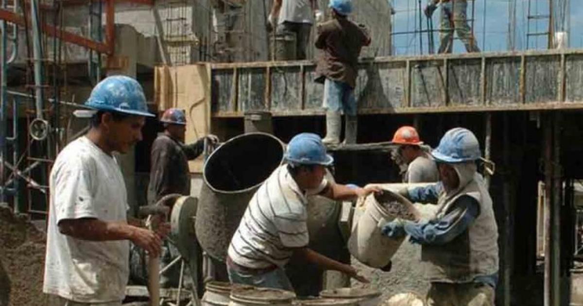 La peacuterdida de empleo registrado se profundiza y no se compensa por las altas en el monotributo