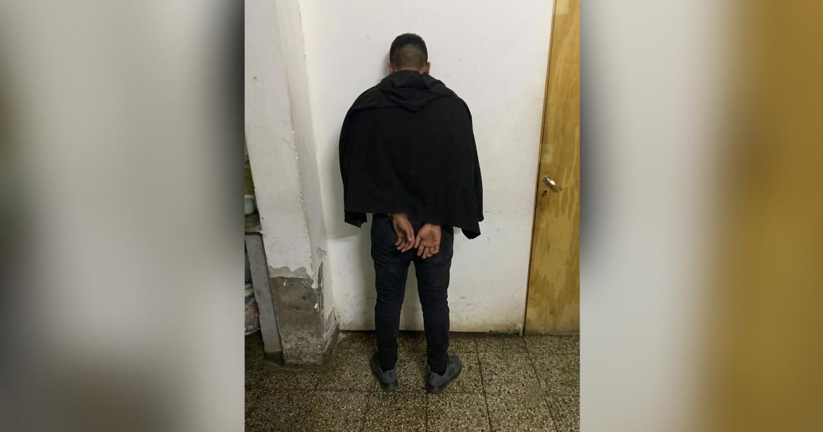 Detuvieron a un joven tras protagonizar disturbios familiares e intentar agredir a un policiacutea