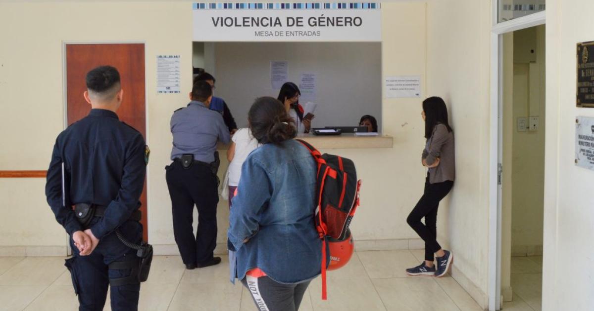 Rejas y libertad para gomero por atosigar a su ex y al novio con amenazas por Facebook y WhatssApp