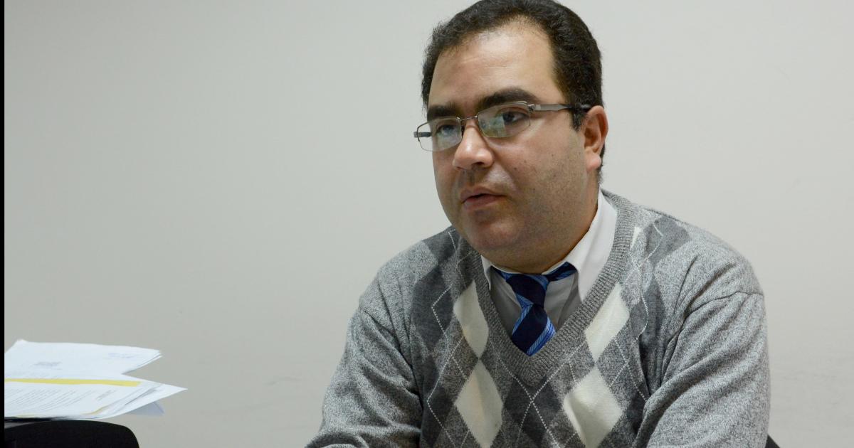 Intentoacute asfixiar con sus manos a su pareja y la amenazoacute de muerte