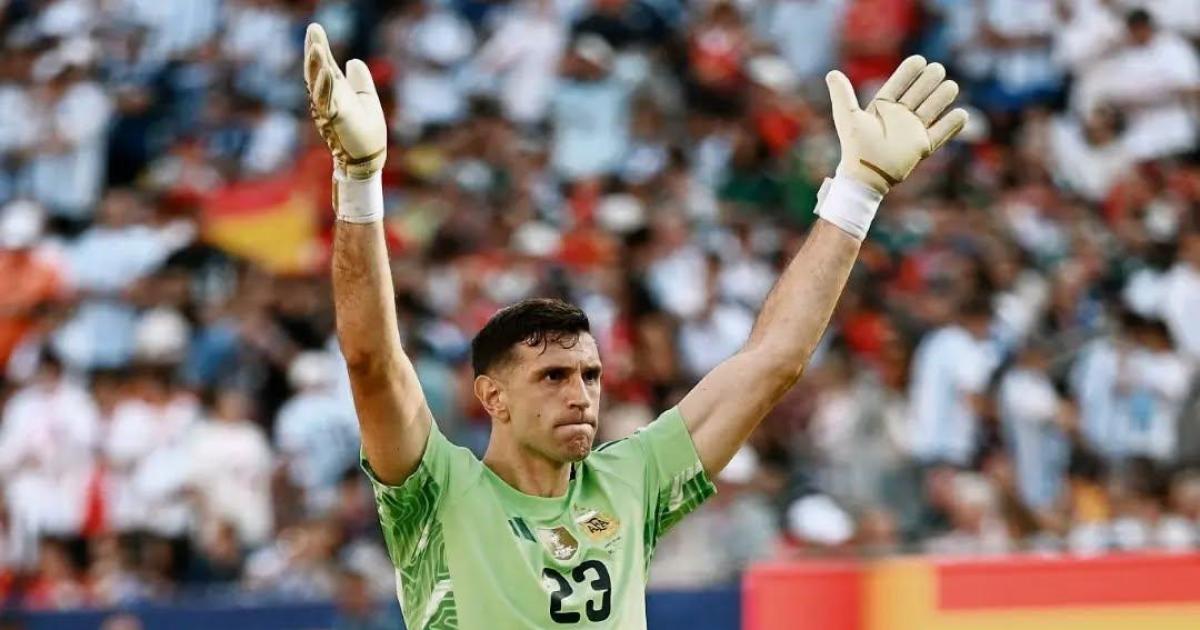 Juventus reconoce el intereacutes por Dibu Martiacutenez