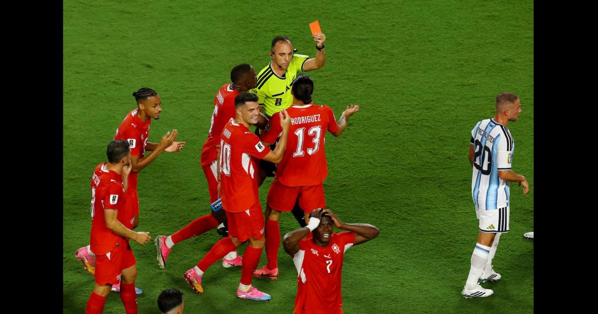 La IFAB admitioacute que el VAR se equivocoacute en la expulsioacuten de Embolo en el Argentina - Suiza del Mundial 2026