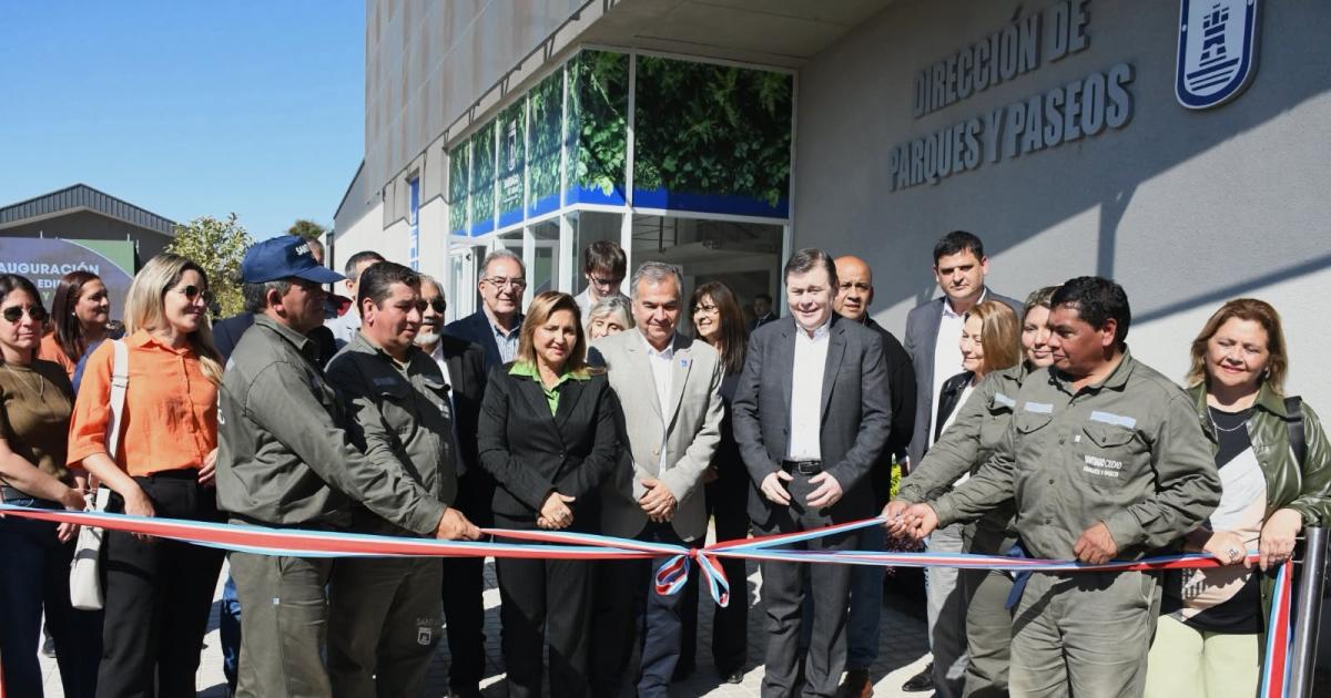 Zamora Fuentes y Benavente inauguraron el nuevo edificio de la Direccioacuten de Parques y Paseos