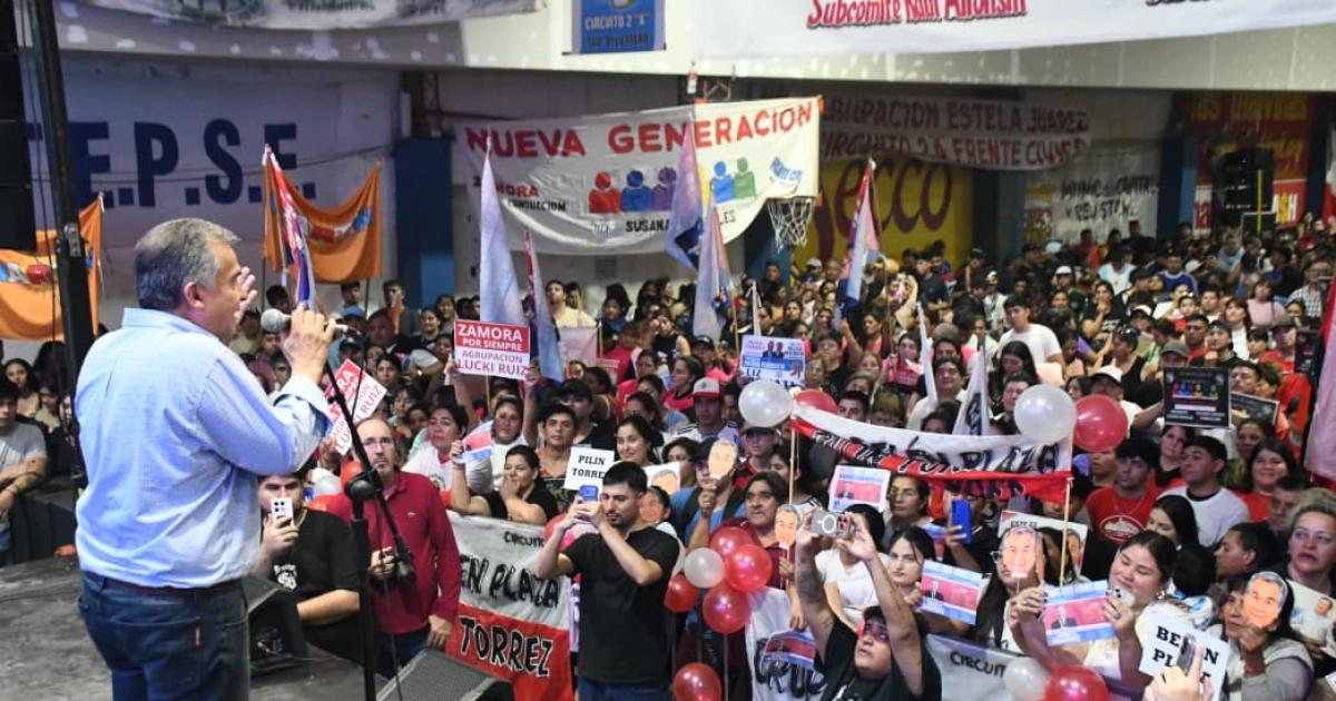 Concretan dos plenarios multitudinarios del Frente Ciacutevico en apoyo a Mario Benavente