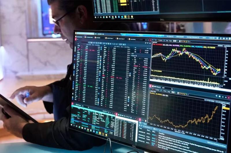  El riesgo paiacutes volvioacute a los 450 puntos en un mal diacutea para los mercados globales