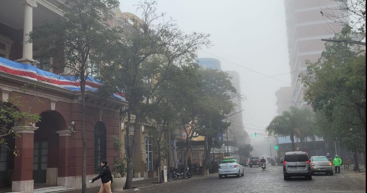 Una densa neblina cubrioacute gran parte de la ciudad de Santiago del Estero 