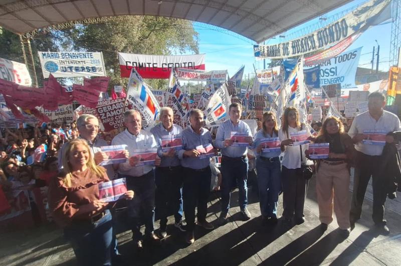 Concretan dos plenarios multitudinarios del Frente Ciacutevico en apoyo a Mario Benavente